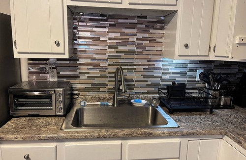 Woodville Apartment | Charming 3-bedroom apartment in historic Grafton with WiFi