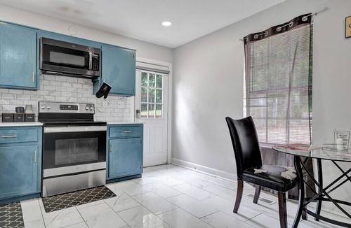 Crestline Heights House | Charming 3-bedroom bungalow with WiFi in Bham, 12 mins from UAB.