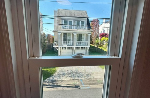 Fairfield Cottage | Charming 3-bedroom beach cottage in beautiful Fairfield with AC