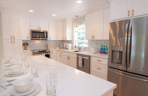 Crooked Creek House | Charming 3-bedroom beach house in enchanting Sarasota only 8 minutes to Siesta