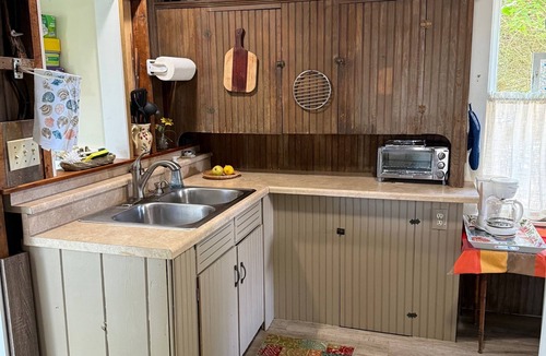 Groton Long Point Cottage | Charming 3-bedroom beach cottage on Groton Long Point with water views