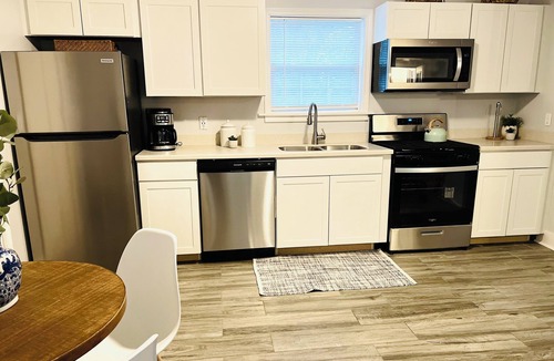 Edinboro House | Charming 3-bedroom bungalow in delightful Edinboro with AC, WiFi