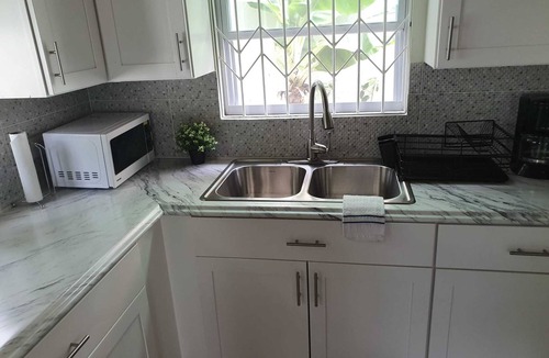 Roseau House | Charming 3-bedroom bungalow with WiFi, AC in delightful Roseau
