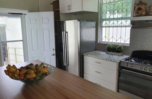 Roseau House | Charming 3-bedroom bungalow with WiFi, AC in delightful Roseau