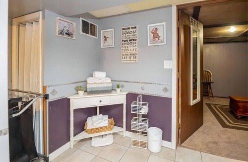 Topeka House | Charming 3-bedroom bungalow with fitness room, WiFi in soothing Topeka