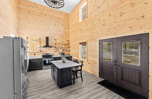 Lancaster Cabin | Charming 3-bedroom cabin in Lancaster near many hiking trails and Hocking Hills
