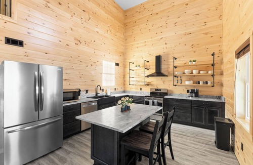 Lancaster Cabin | Charming 3-bedroom cabin in Lancaster near many hiking trails and Hocking Hills