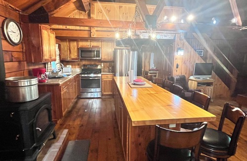 Long Eddy Cabin | Charming 3-bedroom cabin with AC and WiFi in Long Eddy.