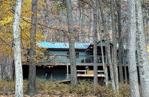 Lost River Cabin | Charming 3-bedroom cabin with WiFi, AC, hot tub in brilliant Lost City