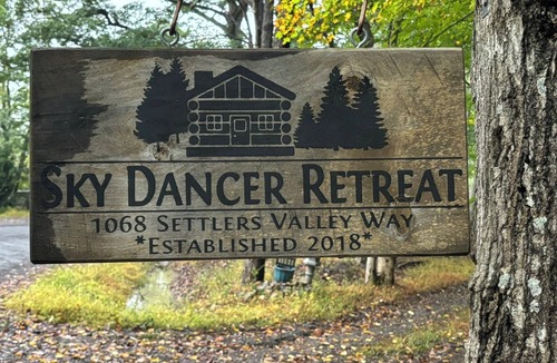 Lost River Cabin | Charming 3-bedroom cabin with WiFi, AC, hot tub in brilliant Lost City