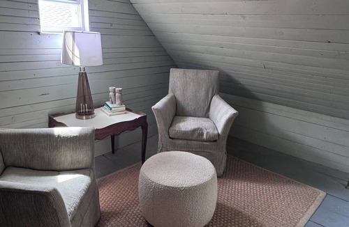 Bristol Cottage | Charming 3-bedroom cottage in Bristol, waterfront, with AC