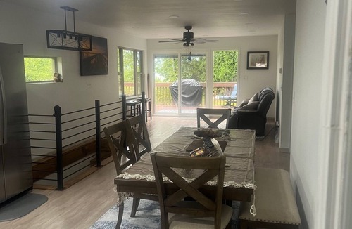 Lansing Cottage | Charming 3-bedroom cottage with a river view in the bluffs just south of Lansing