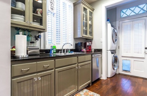 Washington Square House | Charming 3-bedroom cottage in Oakleigh Historical District in downtown Mobile