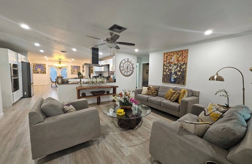 Central Naples Cottage | Charming 3-bedroom cottage with WiFi and AC in gorgeous Naples
