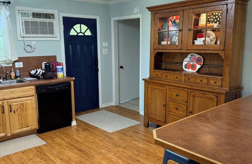 Jersey Cottage | Charming 3-bedroom cottage with AC, WiFi in the countryside near Warren