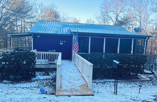 Basye Cottage | Charming 3-bedroom cottage with WiFi and AC in lovely Basye