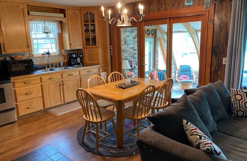 Morris House | Charming 3-bedroom country house with AC, WiFi near Ski Sawmill