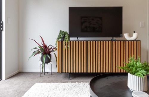 Edgeware Apartment | Charming 3-Bedroom Escape Carpark