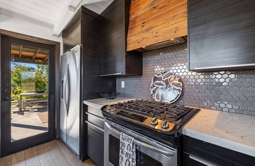 Palm Springs House | Charming 3-bedroom Equestrian farmhouse with WiFi, AC in welcoming Thermal