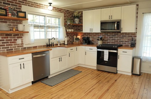 Caroleen House | Charming 3 bedroom farmhouse retreat. Peaceful, scenic, and full of adventure.