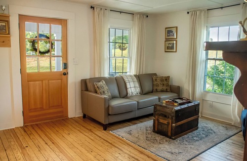 Caroleen House | Charming 3 bedroom farmhouse retreat. Peaceful, scenic, and full of adventure.