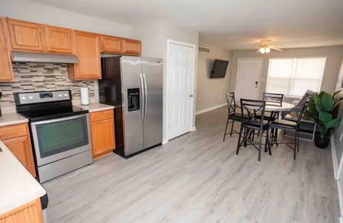 Florence House | Charming 3 Bedroom Florence KY, close to Creation Museum, free wi fi and parking