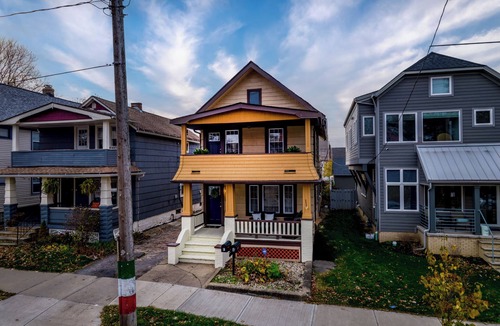 Detroit - Shoreway House | Charming 3-bedroom For Big Families in fabulous Cleveland with AC, WiFi