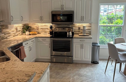 Bonita Springs Condo | Charming 3-bedroom, ground level condo in Lighthouse Bay with all the amenities