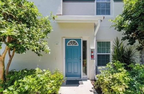 Bonita Springs Condo | Charming 3-bedroom, ground level condo in Lighthouse Bay with all the amenities