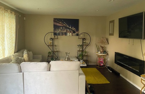 Colerain Township House | Charming 3-bedroom house in delightful Cincinnati with WiFi, AC
