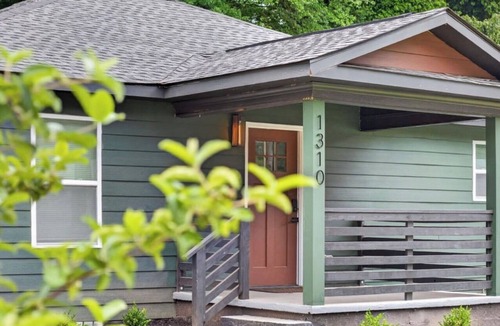 Jefferson Park House | Charming 3-bedroom home close to ATL Airport