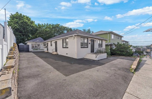 Hackensack House | Charming 3-bedroom house Near