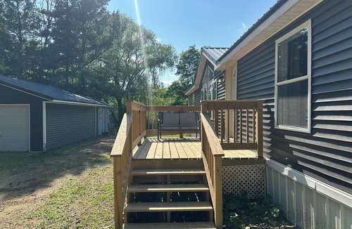 Stitzer House | Charming 3-bedroom house in Mount Hope countryside.