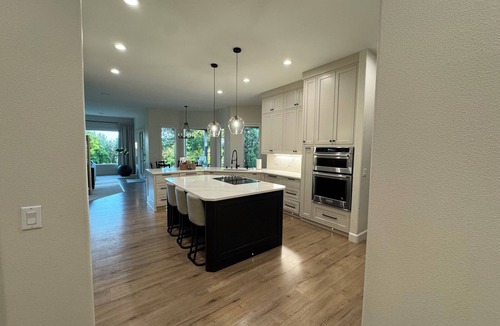 Ridgefield House | Charming 3-bedroom house, secluded with Mountain views.
