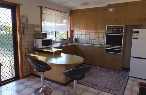 Werribee House | Charming 3-Bedroom Holiday Home Near Werribee Park