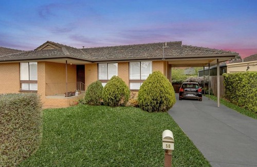 Werribee House | Charming 3-Bedroom Holiday Home Near Werribee Park