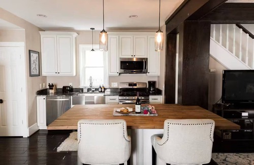 Penrose House | Charming 3-bedroom home in Arlington w/Hot Tub, Parking Close to Everything DC