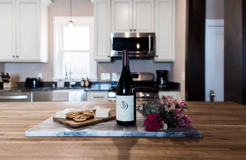 Penrose House | Charming 3-bedroom home in Arlington w/Hot Tub, Parking Close to Everything DC