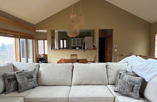 La Crosse House | Charming 3-bedroom house with WiFi and AC in beautiful La Crosse