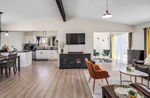 Lancaster House | Charming 3-bedroom house with Pool in Lancaster