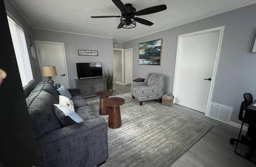 Milwaukee House | Charming 3-bedroom house with AC and WiFi in welcoming Milwaukee