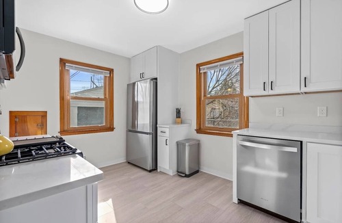 West Allis House | Charming 3-bedroom house Close to All in Milwaukee