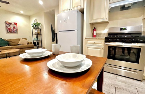 Eastside House | Charming 3-bedroom house for the holidays in Riverside!