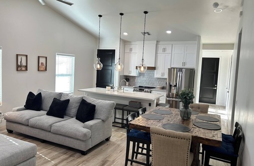 Mesa House | charming 3-bedroom home near sloan park/chicago cubs & light rail