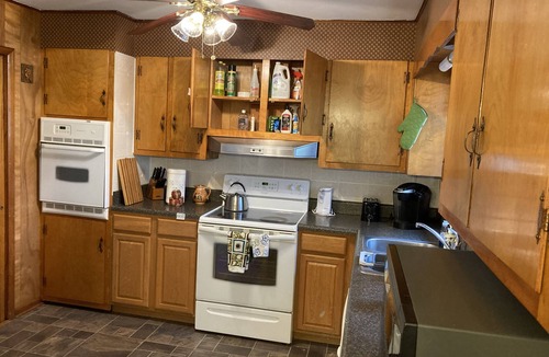 Meadowview House | Charming 3-bedroom house in tranquil Abingdon with AC