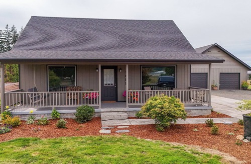 Chehalis House | Charming 3-bedroom house in peaceful Chehalis, less than 1 mile from I-5.