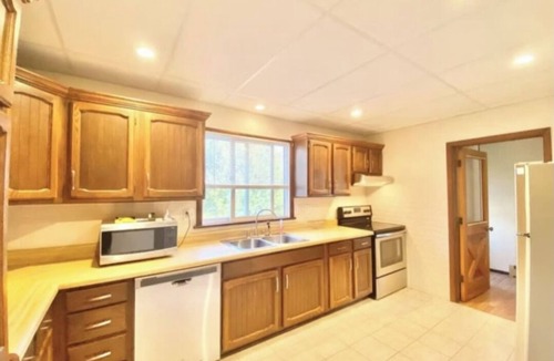 Danville House | Charming 3-bedroom house in enchanting Danville with AC Close to Amazon Berwick