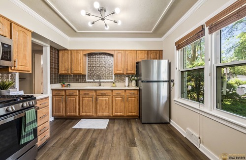 Evanston House | Charming 3-bedroom house with cinema room massage chair in peaceful Evanston