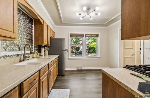 Evanston House | Charming 3-bedroom house with cinema room massage chair in peaceful Evanston