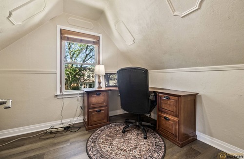 Evanston House | Charming 3-bedroom house with cinema room massage chair in peaceful Evanston